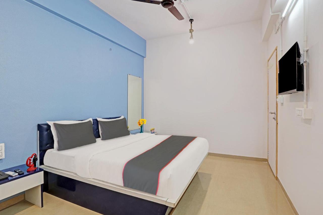 Hotel Solitaire, Best Luxurious Hotel Ac Rooms In Surat Bagian luar foto