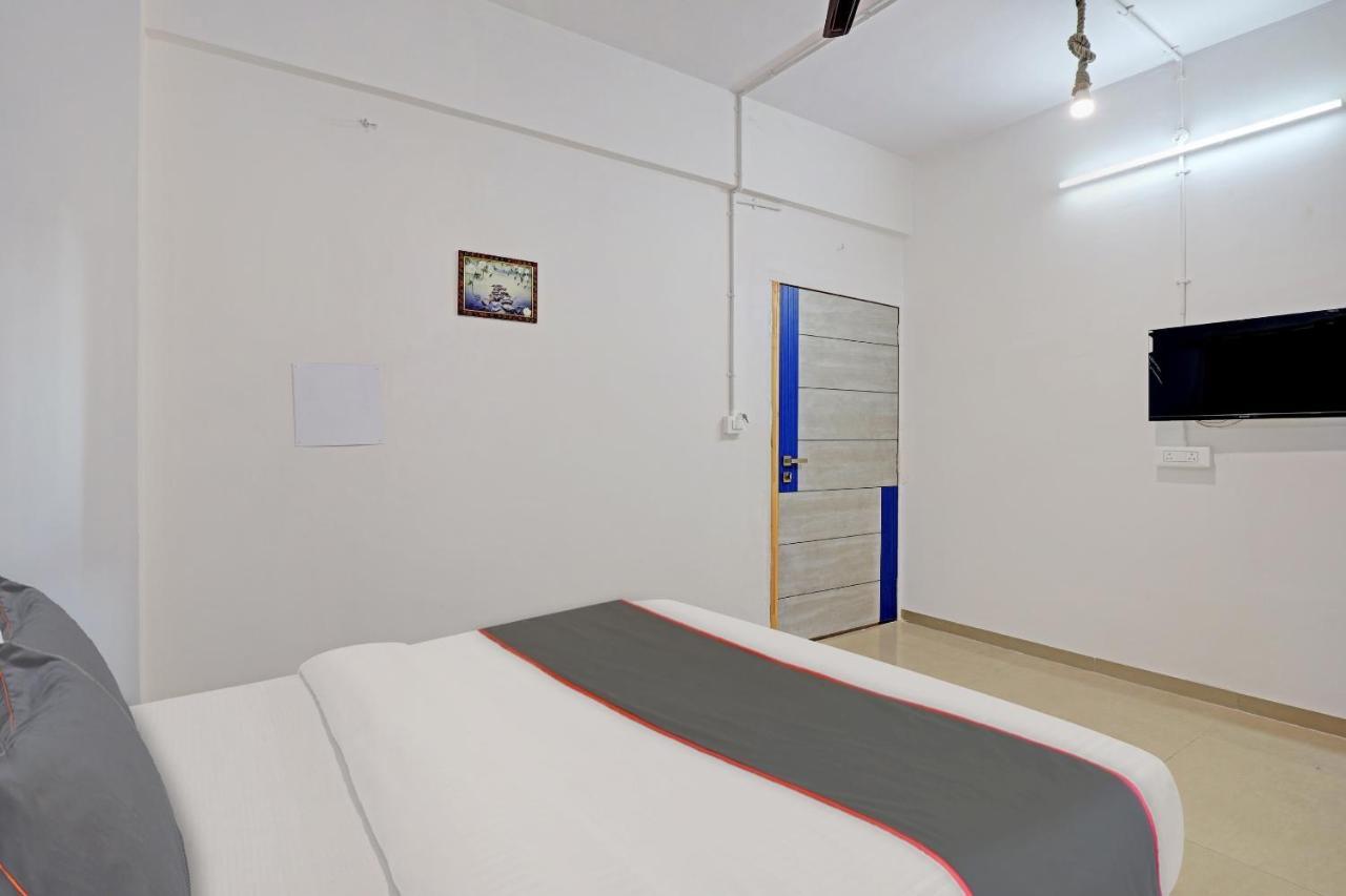 Hotel Solitaire, Best Luxurious Hotel Ac Rooms In Surat Bagian luar foto