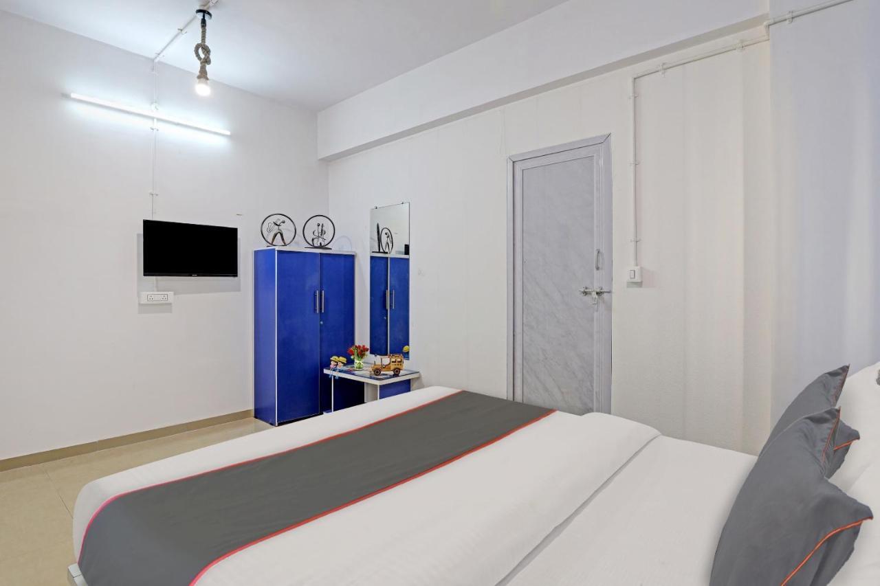 Hotel Solitaire, Best Luxurious Hotel Ac Rooms In Surat Bagian luar foto
