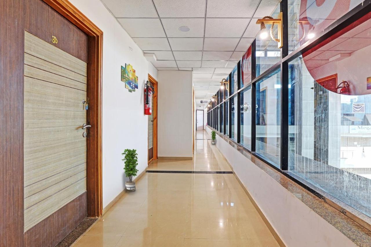 Hotel Solitaire, Best Luxurious Hotel Ac Rooms In Surat Bagian luar foto